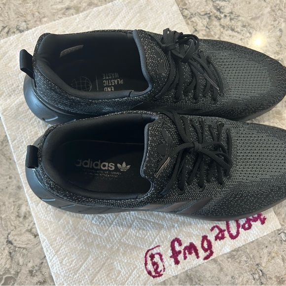 Adidas Swift Run 22 Black on Black - Picture 6 of 7